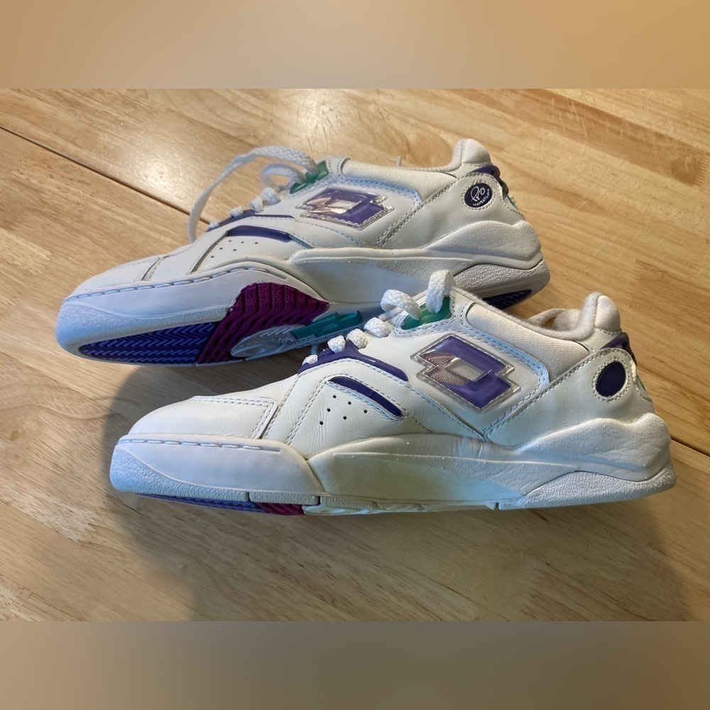 Lotto Women's White Athletic Sneakers with Purple Accents